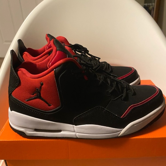 Jordan Court side23 - Picture 1 of 3